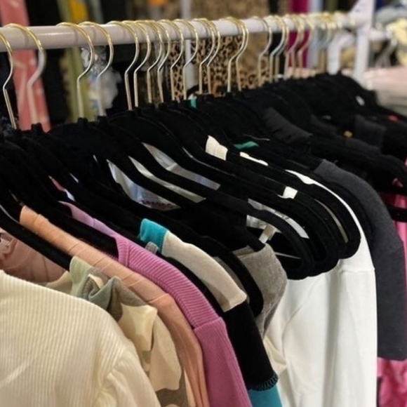 Dresses! Reseller Mystery Bundle georgeous NWT --> EUC variety sizes beautiful - Picture 2 of 3